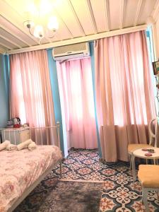 Säng eller sängar i ett rum på La bella hotel