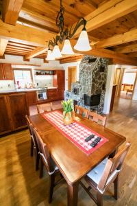 Fotografie z fotogalerie ubytování Očarujúci drevený dom v prírodnom prostredí v destinaci Kordíky