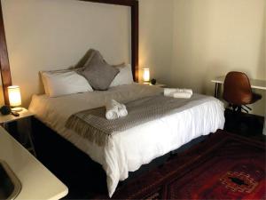 Postel nebo postele na pokoji v ubytování Beesdam Guesthouse