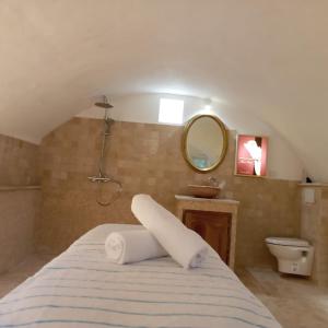 a bathroom with a bed and a sink and a mirror at La Viste - SPA-JACUZZI - MASSAGE- SAUNA - 4 SAISONS - Piscine Chauffée Toute l'année - Heated POOL - 800m City Centre in Nyons