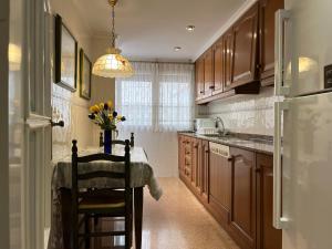 Η κουζίνα ή μικρή κουζίνα στο Apartamento Completo