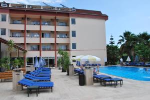 Bazén v ubytování CASTLE PARK HOTEL nebo v jeho okolí
