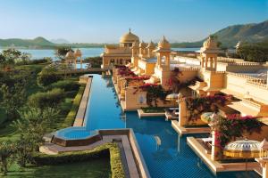 Bazén v ubytování The Oberoi Udaivilas Udaipur nebo v jeho okolí