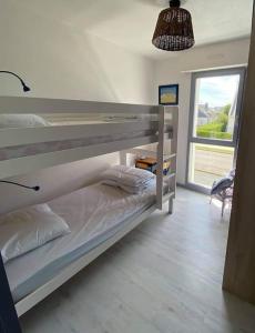 Двуетажно легло или двуетажни легла в стая в Joli appartement 4 personnes - vue mer