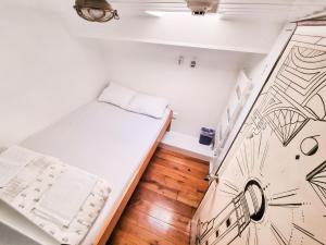 Postel nebo postele na pokoji v ubytování The Cabin @ MPS Noorderzon