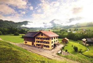 Foto dalla galleria di L'Atelier D' en Bas a La Tine