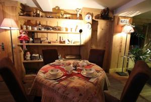 Foto dalla galleria di L'Atelier D' en Bas a La Tine