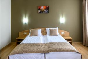 Ένα ή περισσότερα κρεβάτια σε δωμάτιο στο Семеен хотел При Вергил
