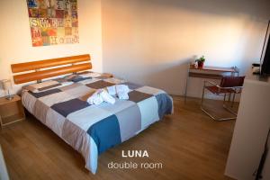 A bed or beds in a room at Sole & Luna apartments