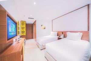 Postel nebo postele na pokoji v ubytování Oum Palace Hotel & Spa