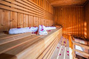 Postel nebo postele na pokoji v ubytování Oum Palace Hotel & Spa