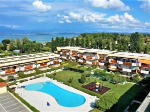 an aerial view of a resort with a swimming pool at Gardappartamenti Benacus Sirmione in Sirmione