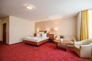 Letto o letti in una camera di AVALON Hotelpark Königshof