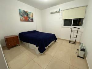 Ένα ή περισσότερα κρεβάτια σε δωμάτιο στο Departamento de 2 dormitorios con asador