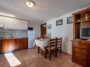 Kuchyň nebo kuchyňský kout v ubytování Apartment Grand Sarriod-3 by Interhome