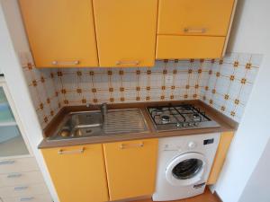 Kuchyňa alebo kuchynka v ubytovaní Apartment Simma-1 by Interhome