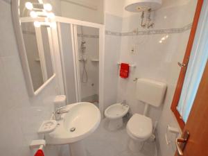 Kúpeľňa v ubytovaní Apartment Simma-1 by Interhome