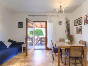 Posezení v ubytování Holiday Home Punta by Interhome