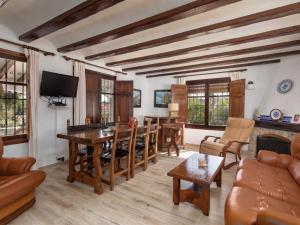 TV a/nebo společenská místnost v ubytování Holiday Home Cala Vista by Interhome