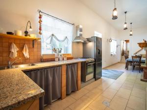 Nhà bếp/bếp nhỏ tại Chalet Vršak by Interhome
