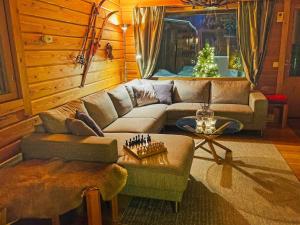 Posezení v ubytování Holiday Home Lana-tupa by Interhome