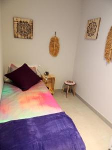 Posteľ alebo postele v izbe v ubytovaní Ocean Rest Canteras Beach & Parking