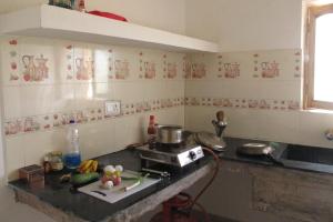 O bucătărie sau chicinetă la Suma Guest House