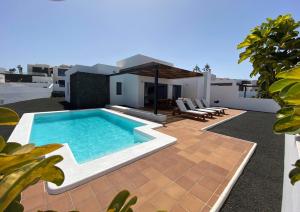 basen na dachu domu w obiekcie Villa Gaumet by Villalia w mieście Playa Blanca