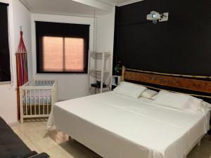 Кровать или кровати в номере Apartamentos en Playa de Samil Primera Línea de playa Pe Na Areia