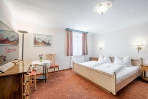 A bed or beds in a room at Gasthof Schroll