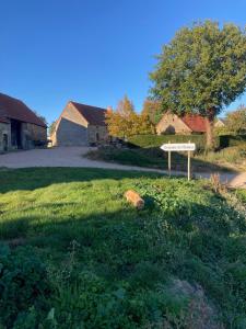 a sign in the middle of a yard with a house at Domaine de Villateux in Terjat +3 photos