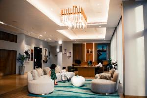 Posezení v ubytování Citadines Al Ghubrah Muscat