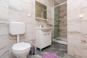 a bathroom with a toilet and a sink and a shower at Apartments Dubrovnik Airport in Čilipi
