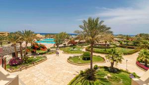 Bazén v ubytování Blend Elphistone Resort Marsa Alam nebo v jeho okolí