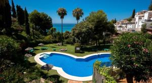 Bazén v ubytování Amazing 2 bedroom 2 bathroom in Ladera de Mar, Nerja nebo v jeho okolí
