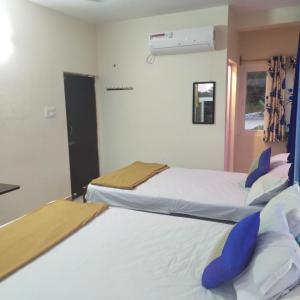 Postel nebo postele na pokoji v ubytování Green Apple Resorts