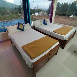 Postel nebo postele na pokoji v ubytování Green Apple Resorts