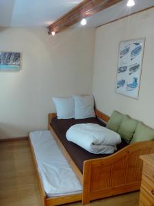 A bed or beds in a room at Cabanon du Pêcheur, Parc National des Calanques