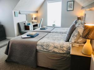 A bed or beds in a room at Arden House