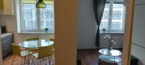 Fotografia z galérie ubytovania Be my Guest - Krucza Elegant Apartment - Rondo de Gaulle'a Center of Warsaw Metro Wi-Fi vo Varšave + 37 fotografií