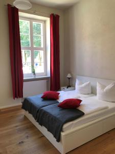 En eller flere senge i et værelse på Hotel Brandenburger Dom