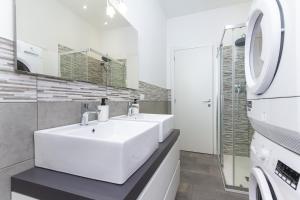 Koupelna v ubytování Exclusive Room Arena Inalpi 'La casa di Bertino'