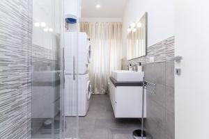 Koupelna v ubytování Exclusive Room Arena Inalpi 'La casa di Bertino'