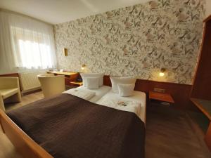 Postel nebo postele na pokoji v ubytování Landhotel zum Böhm + 37 fotografií