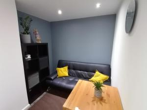 Gallery image of Charming 1-Bed Apartment in Coventry in Coventry