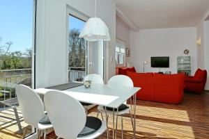 a living room with a white table and chairs at Macoma Baltica Wohnung 03 in Kühlungsborn
