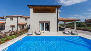 Bazén v ubytovaní Villa Alcove with breathtaking Sea View and Private Pool alebo v jeho blízkosti