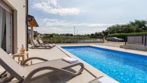 Bazén v ubytování Villa Alcove with breathtaking Sea View and Private Pool nebo v jeho okolí