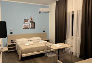 Posteľ alebo postele v izbe v ubytovaní Hotel Palazzo Caveja + 37 fotografií