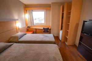 Un pat sau paturi într-o cameră la Zago Hotel